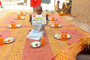 Afrika Çad bölgesinde yetim ve yoksul çocuklara yemek dağıtımında bulunduk Çocukları mutluluklarına vesile olduk 