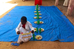 Afrika çad cumhuriyeti medresede hafızlara yemek dağıtımında bulunduk