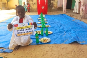 Afrika çad cumhuriyeti medresede hafızlara yemek dağıtımında bulunduk
