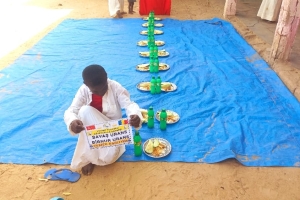 Afrika çad cumhuriyeti medresede hafızlara yemek dağıtımında bulunduk