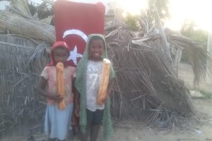 Afrika Madagaskar ülkesinde yetim ve yoksul çocuklara ekmek dağıtımında bulunduk çocukların sevinçlerine mutluluklarına vesile olduk