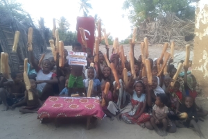 Afrika Madagaskar ülkesinde yetim ve yoksul çocuklara ekmek dağıtımında bulunduk çocukların sevinçlerine mutluluklarına vesile olduk