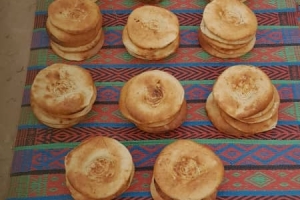 Afganistan bölgesinde yetim ve yoksul ailelere ekmek dağıtımında bulunduk