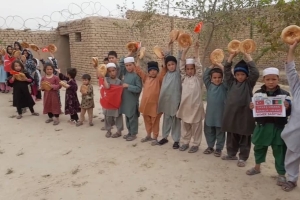 Afganistan bölgesinde yetim ve yoksul ailelere ekmek dağıtımında bulunduk