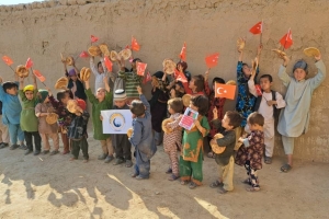 Bugün Afganistan Bölgesi'ndeki yetim ve yoksul çocuklara ekmek dağıtımında bulunduk Allah hayır sahiplerinden razı olsun