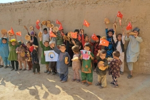 Bugün Afganistan Bölgesi'ndeki yetim ve yoksul çocuklara ekmek dağıtımında bulunduk Allah hayır sahiplerinden razı olsun