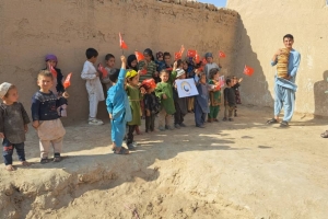 Bugün Afganistan Bölgesi'ndeki yetim ve yoksul çocuklara ekmek dağıtımında bulunduk Allah hayır sahiplerinden razı olsun