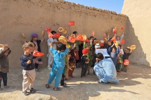 Bugün Afganistan Bölgesi'ndeki yetim ve yoksul çocuklara ekmek dağıtımında bulunduk Allah hayır sahiplerinden razı olsun