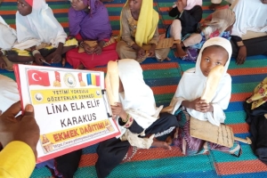 Cad ülkesinde yetim ve yoksul çocuklara ekmek dağıtımında bulunduk 