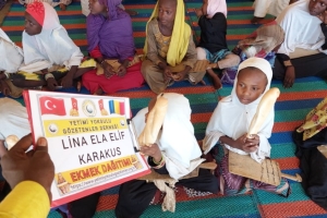 Cad ülkesinde yetim ve yoksul çocuklara ekmek dağıtımında bulunduk 