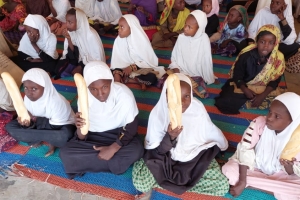 Cad ülkesinde yetim ve yoksul çocuklara ekmek dağıtımında bulunduk 