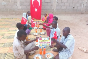 Çad ülkesinde yemek dağıtımı yapıldı Kasım 2022