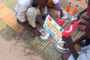 Çad ülkesinde yemek dağıtımı yapıldı Kasım 2022