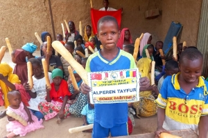 Ekmek dağıtımlarımız bugün de devam etti Afrika Çat bölgesinde yetim ve yoksul çocuklara ekmek dağıtımında bulunduk Kasım 2022