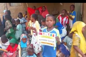 Ekmek dağıtımlarımız bugün de devam etti Afrika Çat bölgesinde yetim ve yoksul çocuklara ekmek dağıtımında bulunduk Kasım 2022