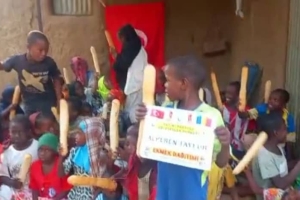 Ekmek dağıtımlarımız bugün de devam etti Afrika Çat bölgesinde yetim ve yoksul çocuklara ekmek dağıtımında bulunduk Kasım 2022