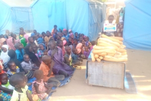 Bugün Afrika kamerunda şiddetli yağışlar ve seller sonucunda evsiz kalan çadırlarda yaşayan yetim yoksul ailelere ekmek dağıtımında bulunduk Kasım 2022