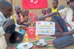 Afrika Kamerun yemek dağıtımı Kasım 2022 