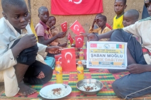 Afrika Kamerun yemek dağıtımı Kasım 2022 