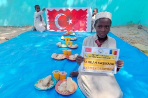 Afrika Çad bölgesinde yetim ve yoksul çocuklara yemek dağıtımı yapıldı Kasım 2022