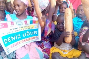 Afrika Kamerun ekmek dağıtımı 2022