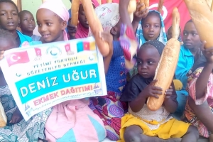 Afrika Kamerun ekmek dağıtımı 2022