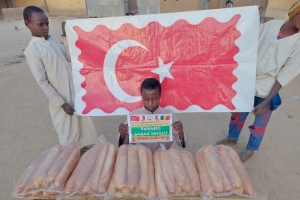 Afrika Çad bölgesinde yetim ve yoksul çocuklara ekmek dağıtımında bulunduk Kasım 2022 