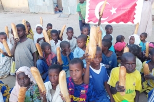 Afrika Çad bölgesinde yetim ve yoksul çocuklara ekmek dağıtımında bulunduk Kasım 2022 
