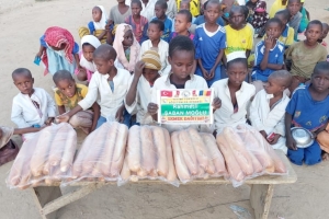 Afrika Çad bölgesinde yetim ve yoksul çocuklara ekmek dağıtımında bulunduk Kasım 2022 