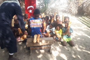 Madagaskar ülkesinde yetim ve yoksul çocuklara ekmek dağıtımında bulunduk Kasım 2022 
