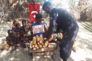 Madagaskar ülkesinde yetim ve yoksul çocuklara ekmek dağıtımında bulunduk Kasım 2022 
