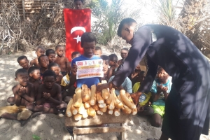 Madagaskar ülkesinde yetim ve yoksul çocuklara ekmek dağıtımında bulunduk Kasım 2022 