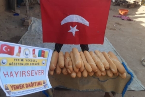 Kamerun'da ekmek dağıtımları mız devam ediyör