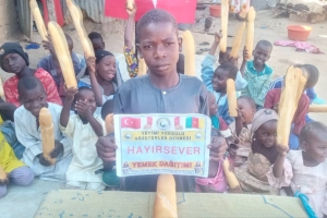 Kamerun'da ekmek dağıtımları mız devam ediyör