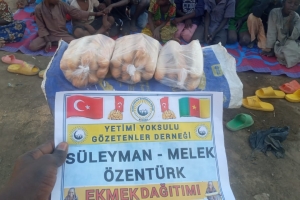 Bugün Afrika Çad Kamerun ulkelerinde ekmek dağıtımında bulunduk