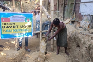 Bangladeş Arakan kampları merhum Davut Uğur su kuyusu temel atma ve sondaj çalışmaları