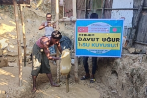 Bangladeş Arakan kampları merhum Davut Uğur su kuyusu temel atma ve sondaj çalışmaları