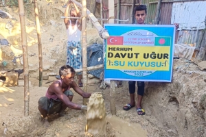 Bangladeş Arakan kampları merhum Davut Uğur su kuyusu temel atma ve sondaj çalışmaları