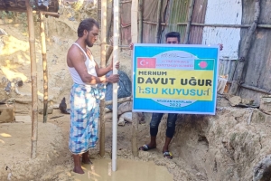 Bangladeş Arakan kampları merhum Davut Uğur su kuyusu temel atma ve sondaj çalışmaları