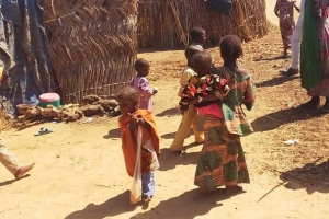 Afrika Nijeryada terör örgütlerinden kaçan çadırlarda yaşayan mültecilere ekmek dağıtımı da bulunduk