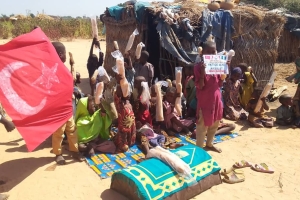 Afrika Nijeryada terör örgütlerinden kaçan çadırlarda yaşayan mültecilere ekmek dağıtımı da bulunduk