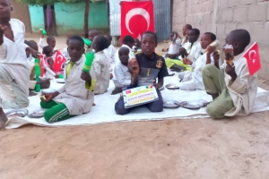 Öğretmenler günü hediyesi Afrika Çad yemek dagitimi