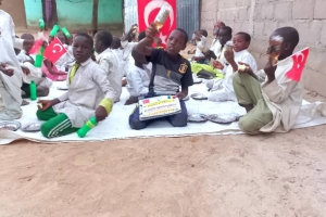 Öğretmenler günü hediyesi Afrika Çad yemek dagitimi