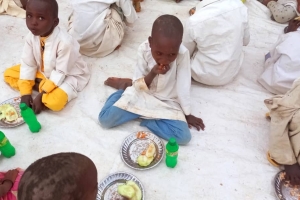 Öğretmenler günü hediyesi Afrika Çad yemek dagitimi