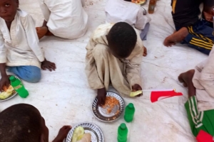 Öğretmenler günü hediyesi Afrika Çad yemek dagitimi