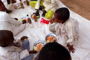 Öğretmenler günü hediyesi Afrika Çad yemek dagitimi