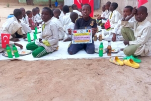 Öğretmenler günü hediyesi Afrika Çad yemek dagitimi