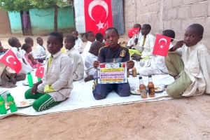 Öğretmenler günü hediyesi Afrika Çad yemek dagitimi