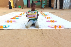 Yemek dağıtımlarımız devam ediyor Afrika Çad bolgesinde merhume Zühre açılan adına ekmek dağıtımında bulunduk 