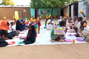 Yemek dağıtımlarımız devam ediyor Afrika Çad bolgesinde merhume Zühre açılan adına ekmek dağıtımında bulunduk 